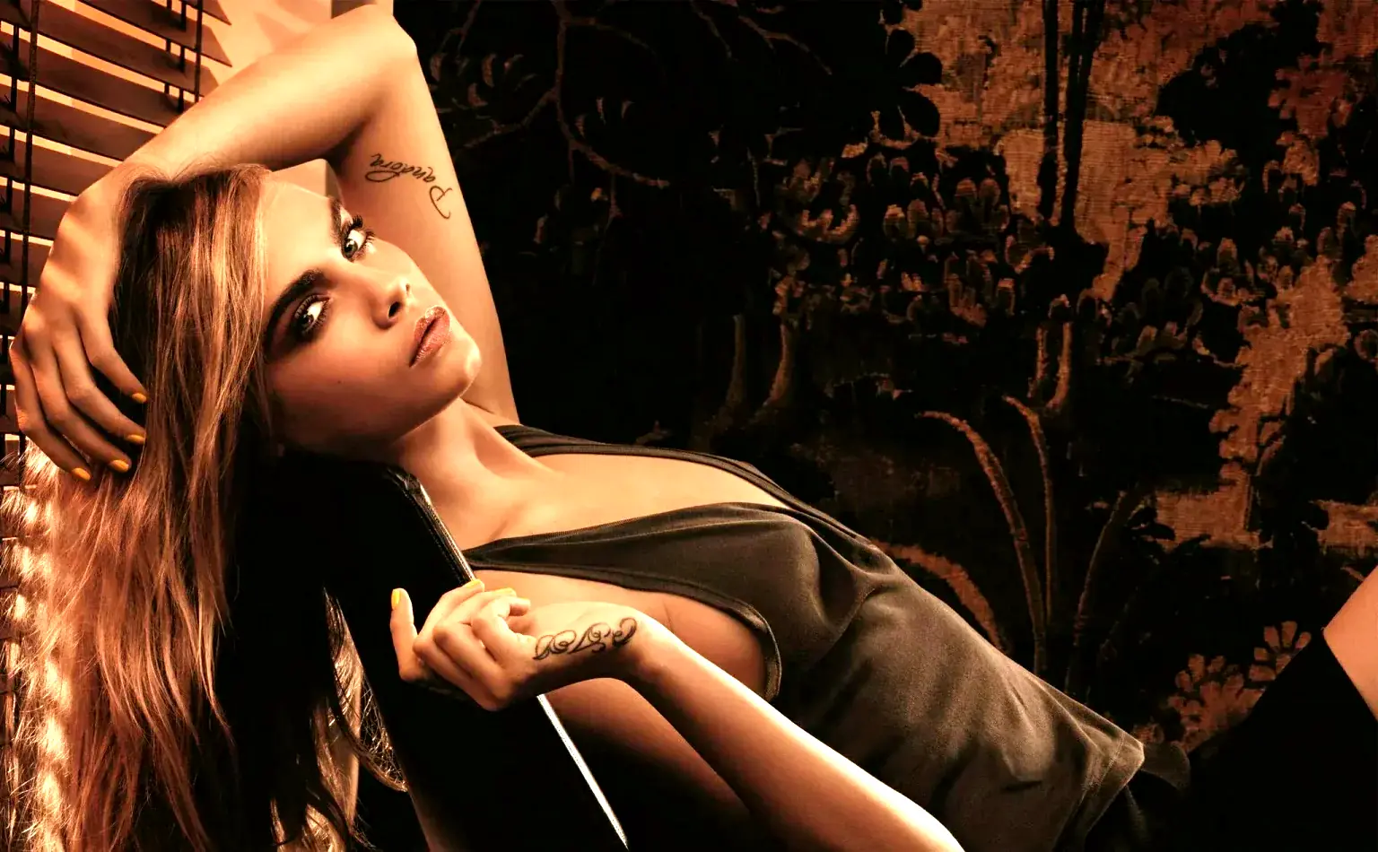 Эскортницы с татуировками