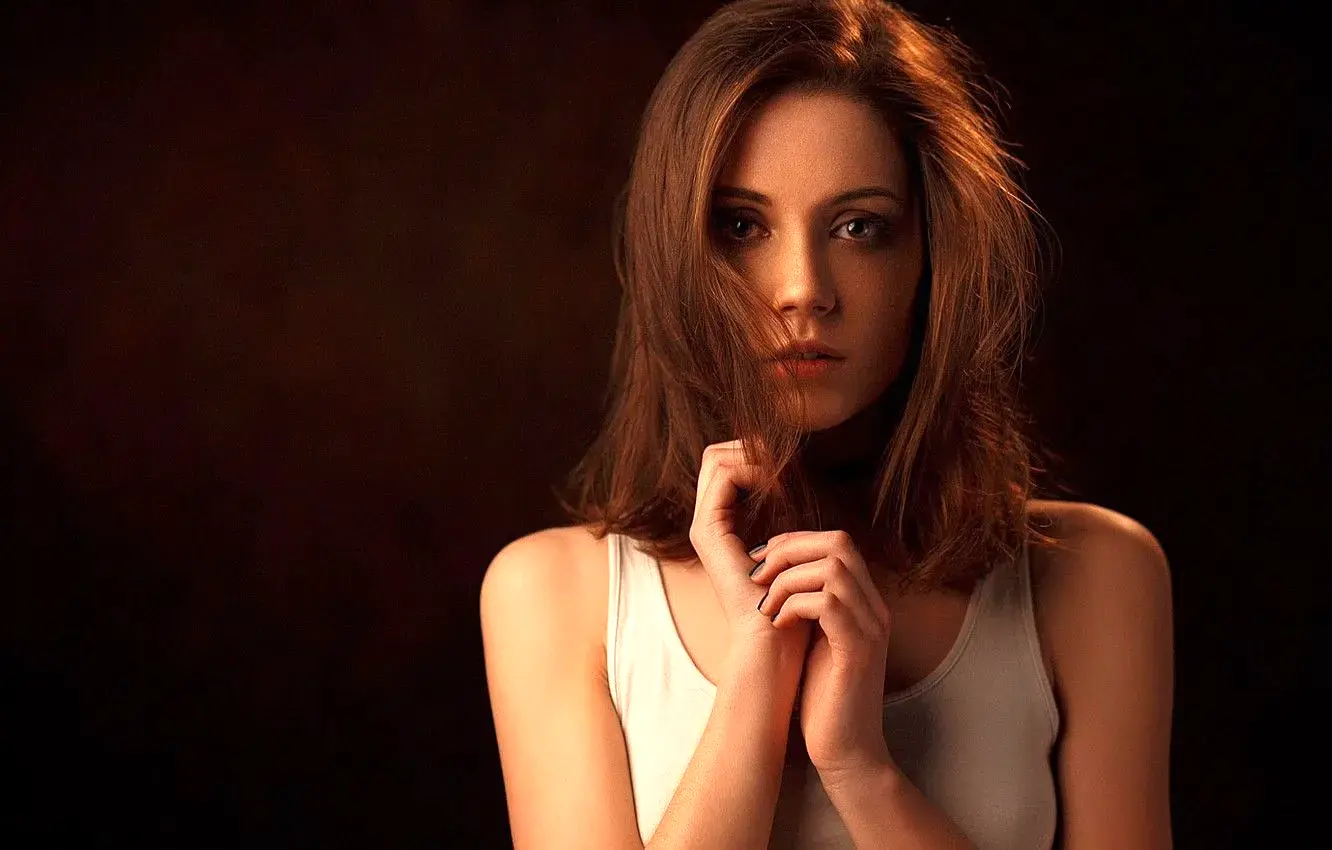 Эскорт-модели с каштановыми волосами