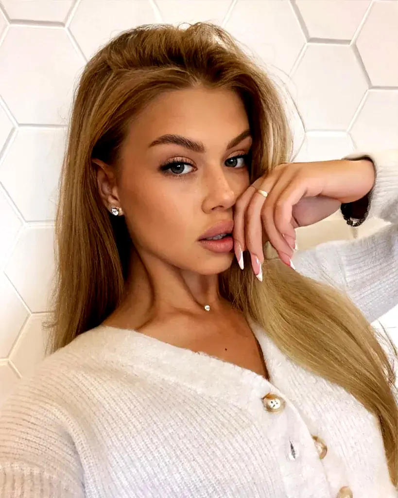 Карина 22 162 48
